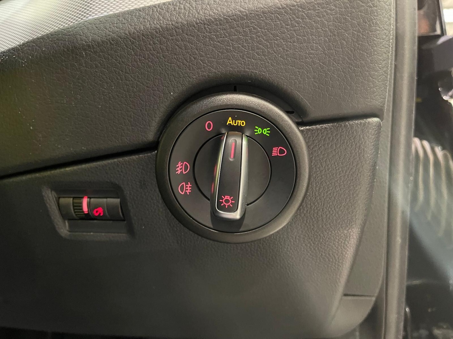 Used Volkswagen Caravelle 2018 for sale - 76398311: Photo 23