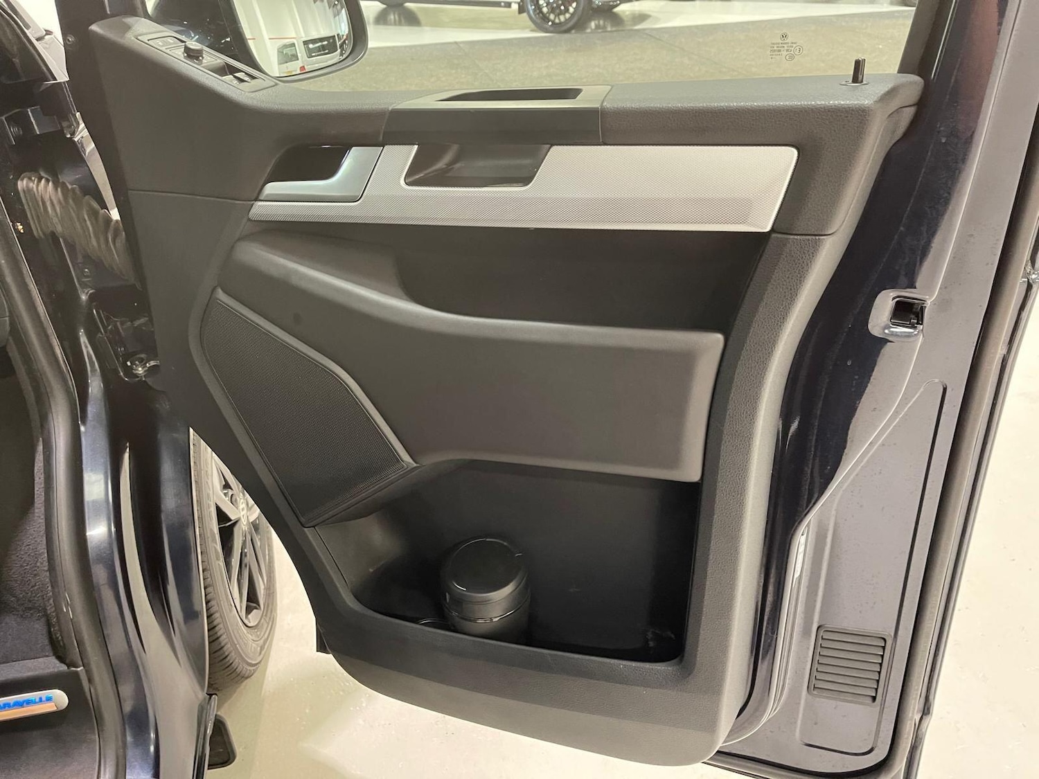 Used Volkswagen Caravelle 2018 for sale - 76398311: Photo 24