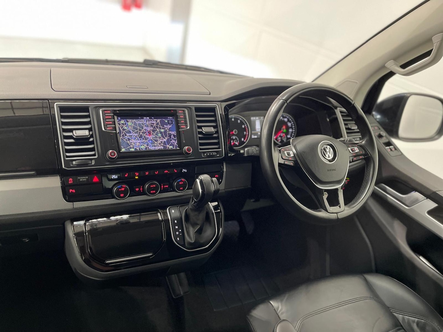 Used Volkswagen Caravelle 2018 for sale - 76398311: Photo 32