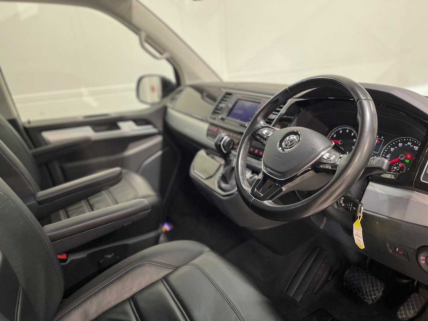 Used Volkswagen Caravelle 2018 for sale - 76398311: Photo 77