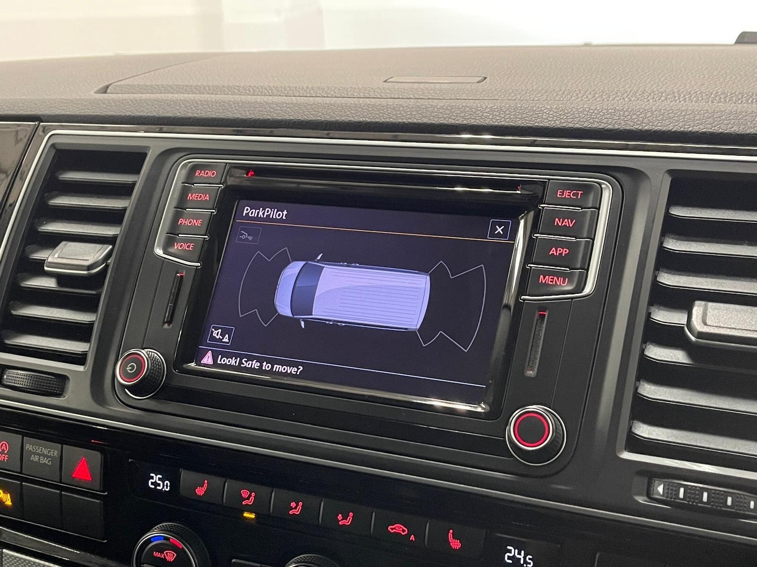 Used Volkswagen Caravelle 2018 for sale - 76398311: Photo 81