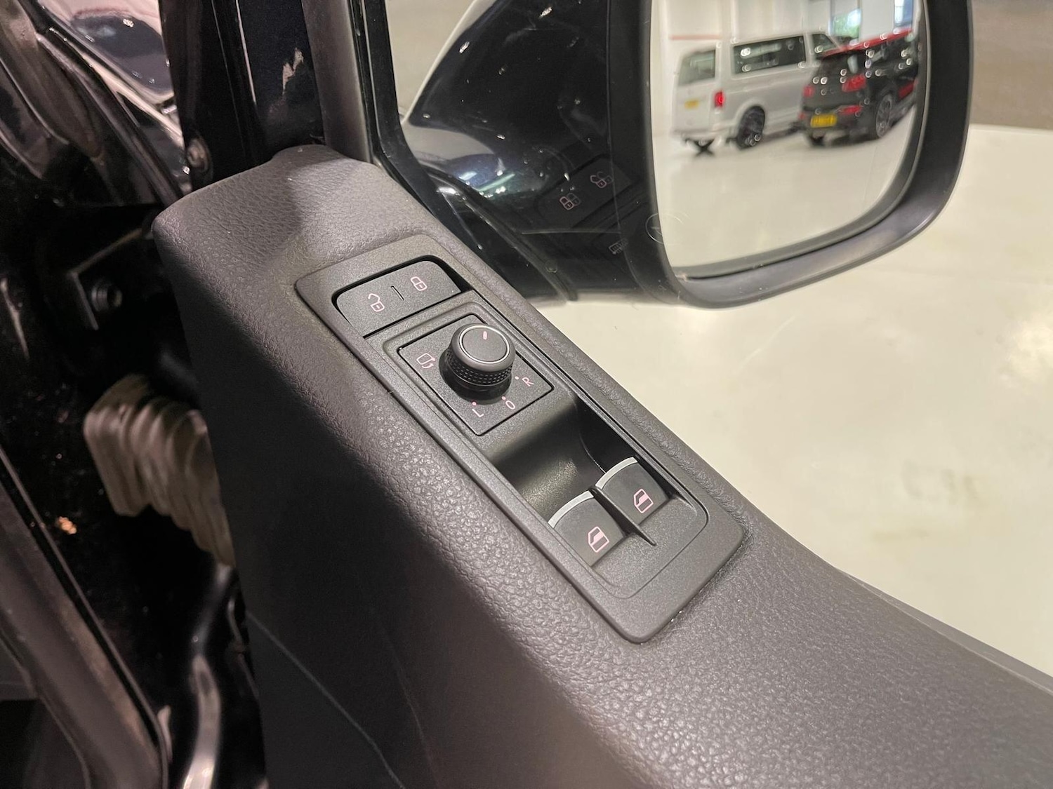 Used Volkswagen Caravelle 2018 for sale - 76398311: Photo 91