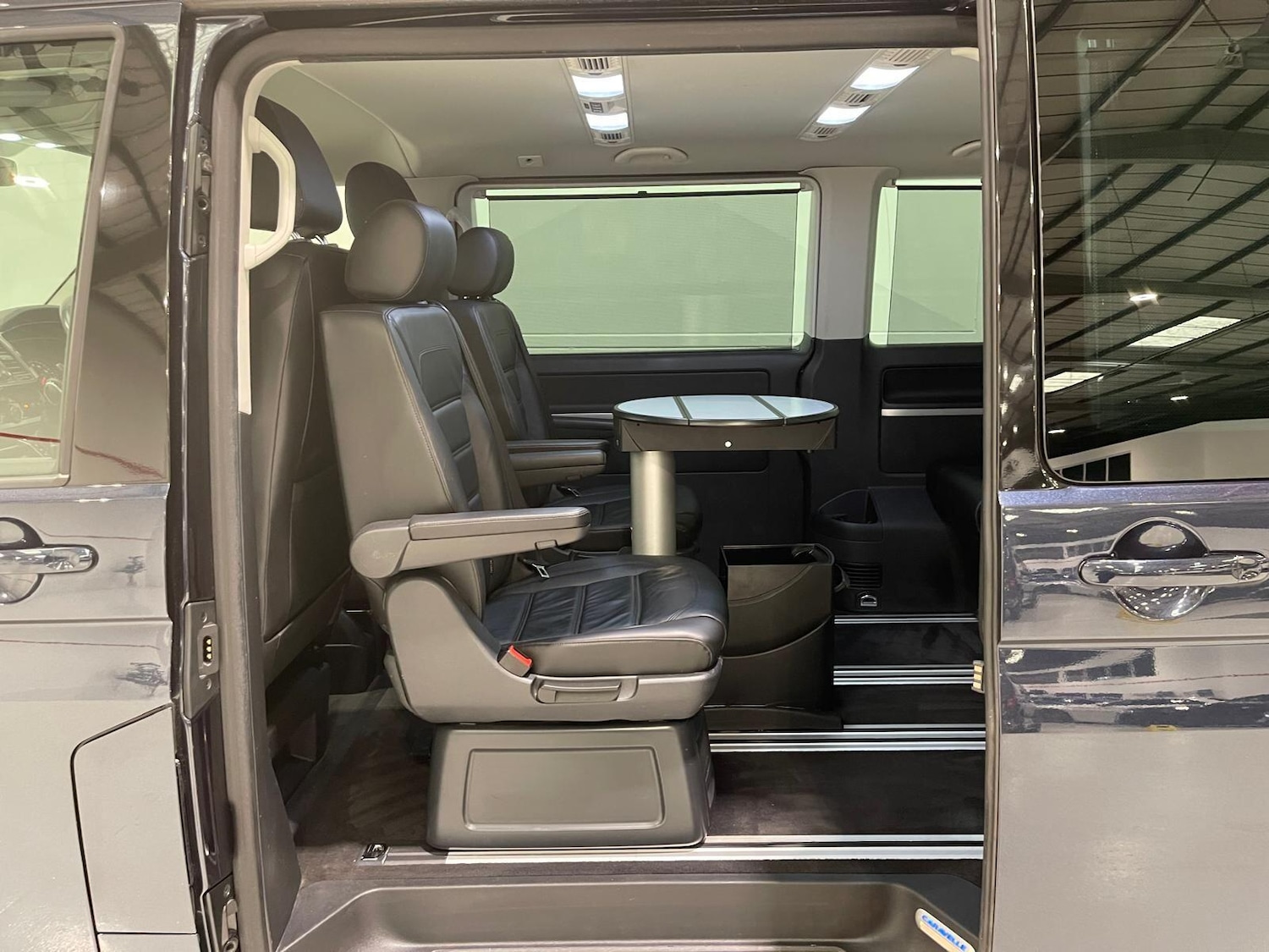 Used Volkswagen Caravelle 2018 for sale - 76398311: Photo 99