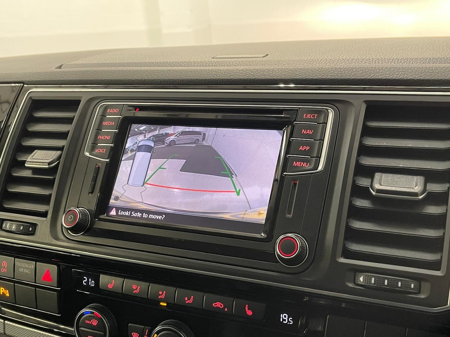 Used Volkswagen Caravelle 2019 for sale - 76398460: Photo 15