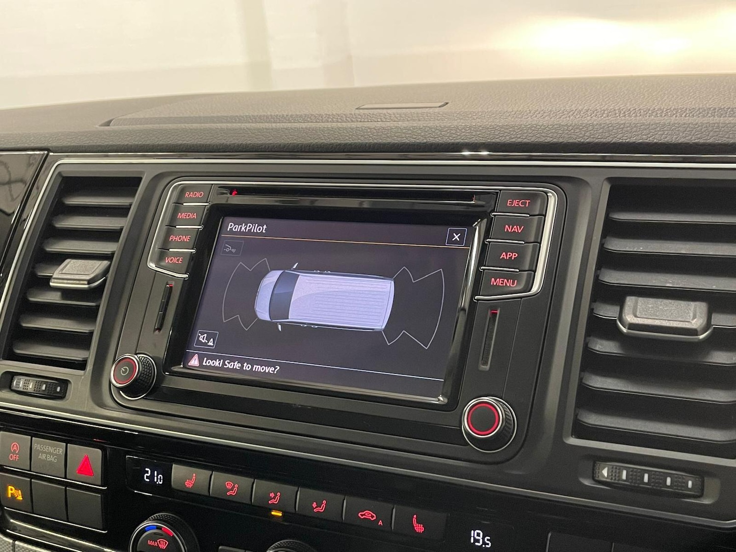 Used Volkswagen Caravelle 2019 for sale - 76398460: Photo 17