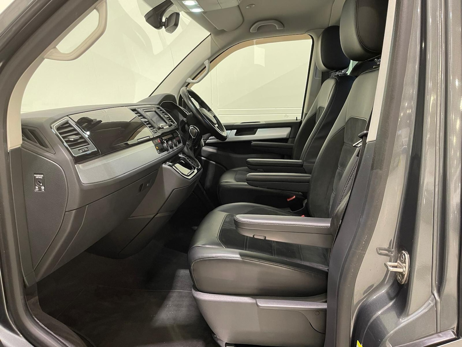 Used Volkswagen Caravelle 2019 for sale - 76398460: Photo 29