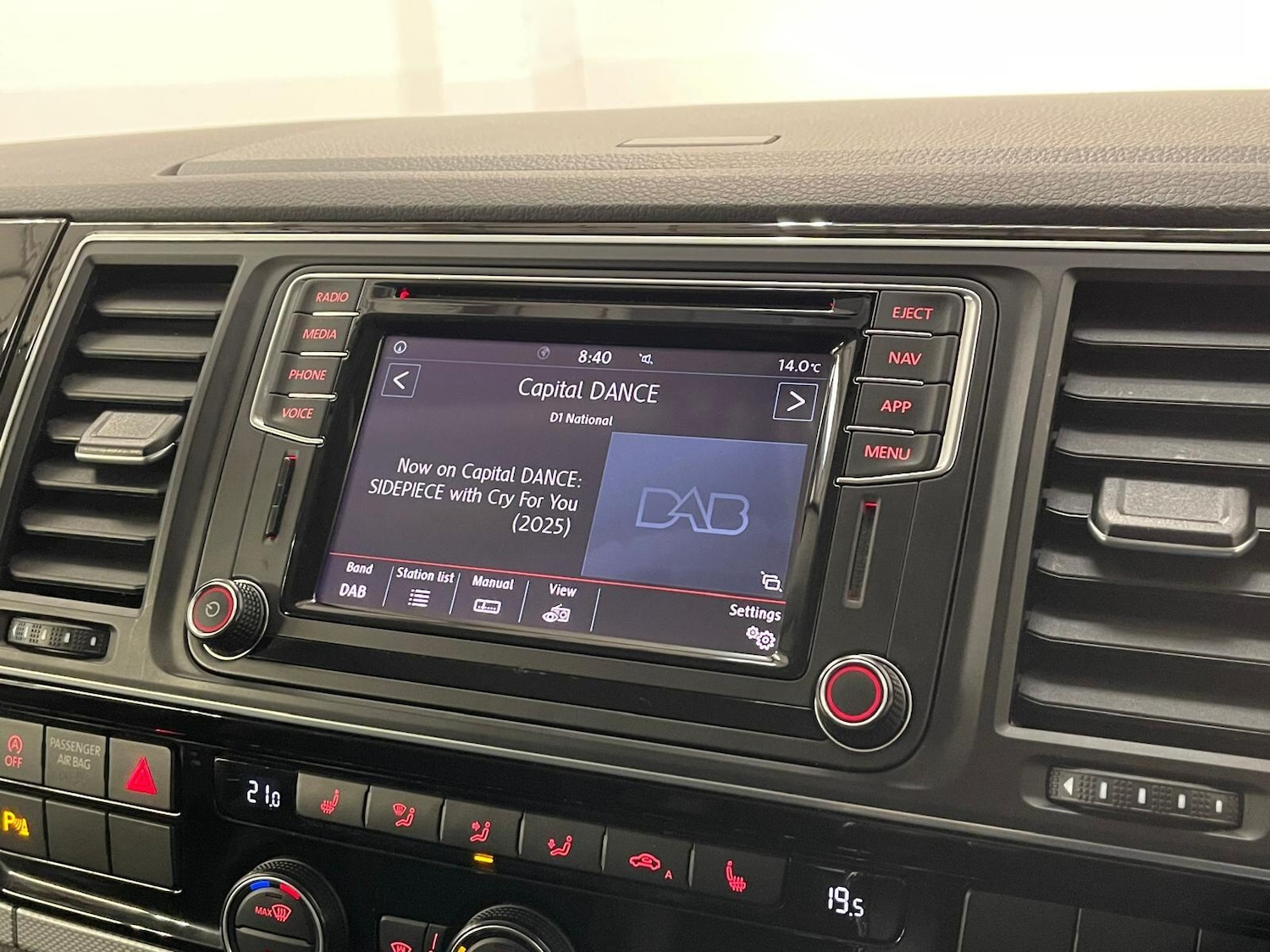 Used Volkswagen Caravelle 2019 for sale - 76398460: Photo 80