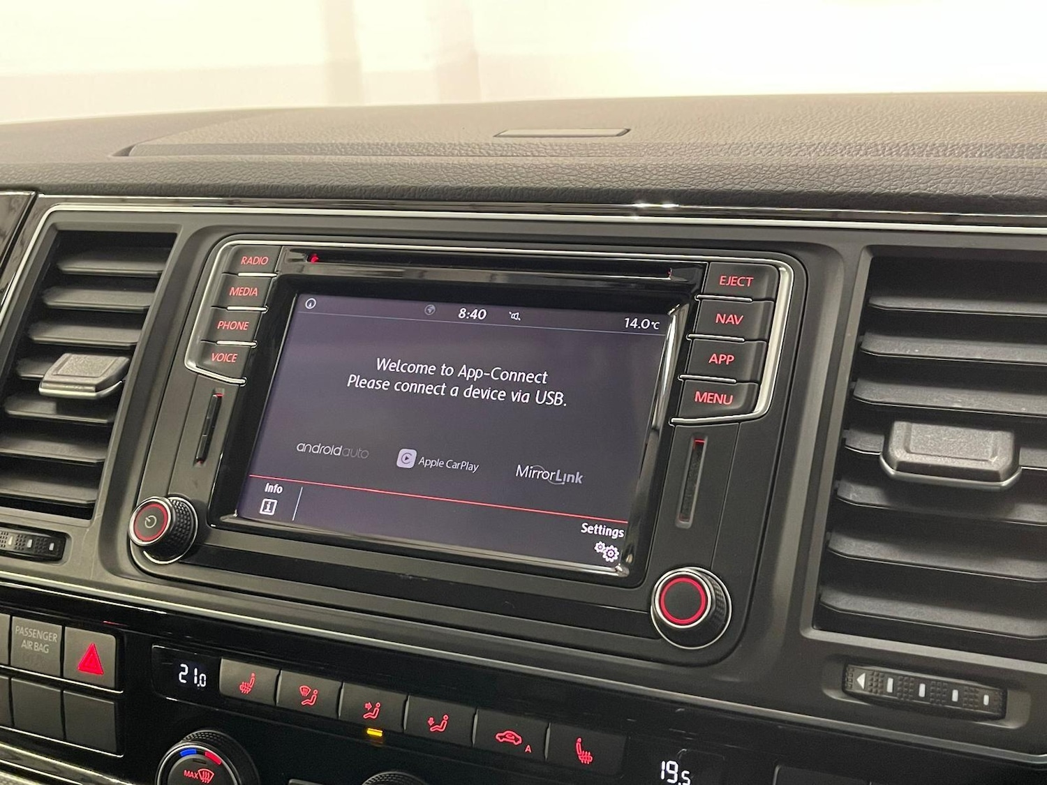 Used Volkswagen Caravelle 2019 for sale - 76398460: Photo 81