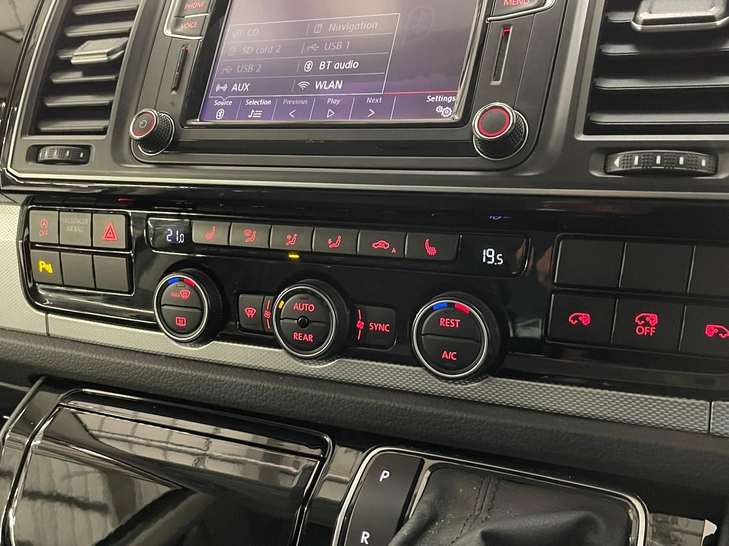 Used Volkswagen Caravelle 2019 for sale - 76398460: Photo 82