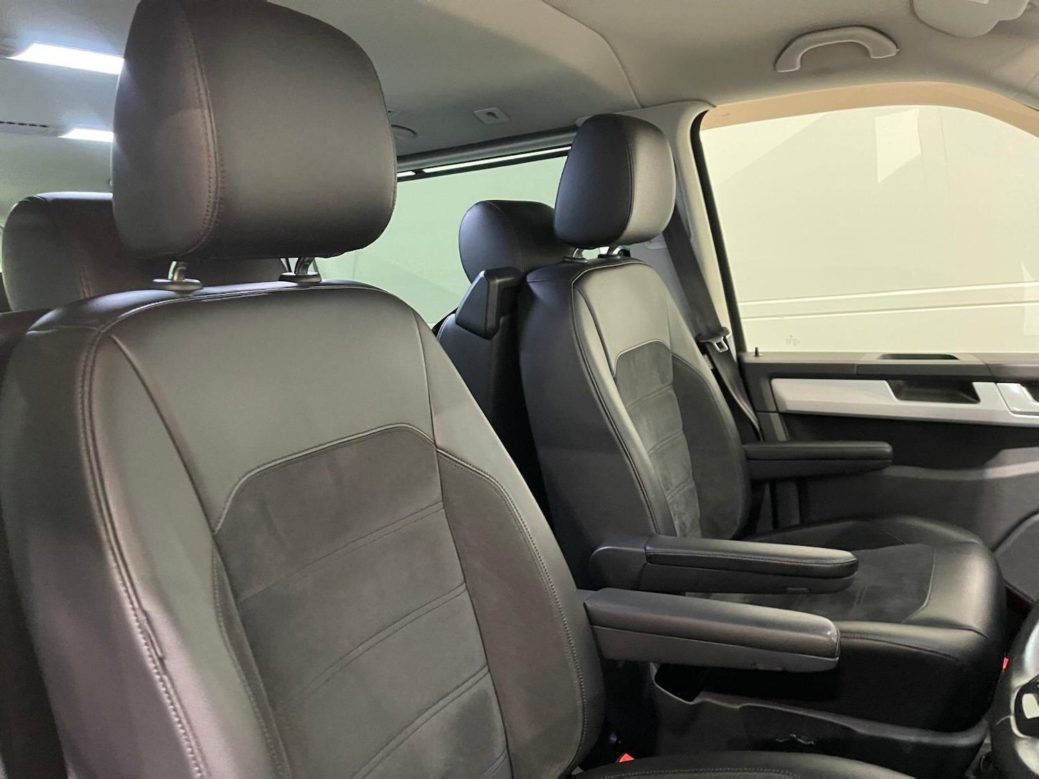 Used Volkswagen Caravelle 2019 for sale - 76398460: Photo 87