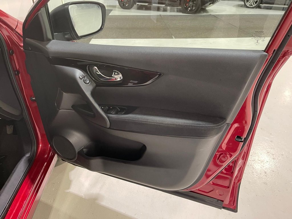 Used Nissan Qashqai 2015 for sale - 77007349: Photo 15