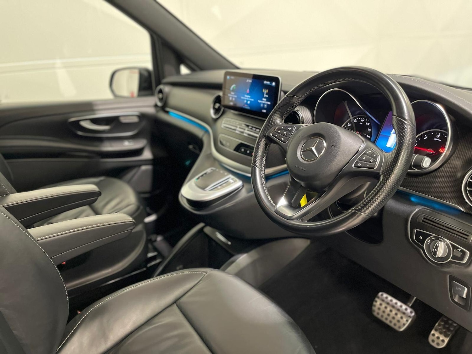 Used Mercedes-Benz V-Class 2022 for sale - 76399352: Photo 11