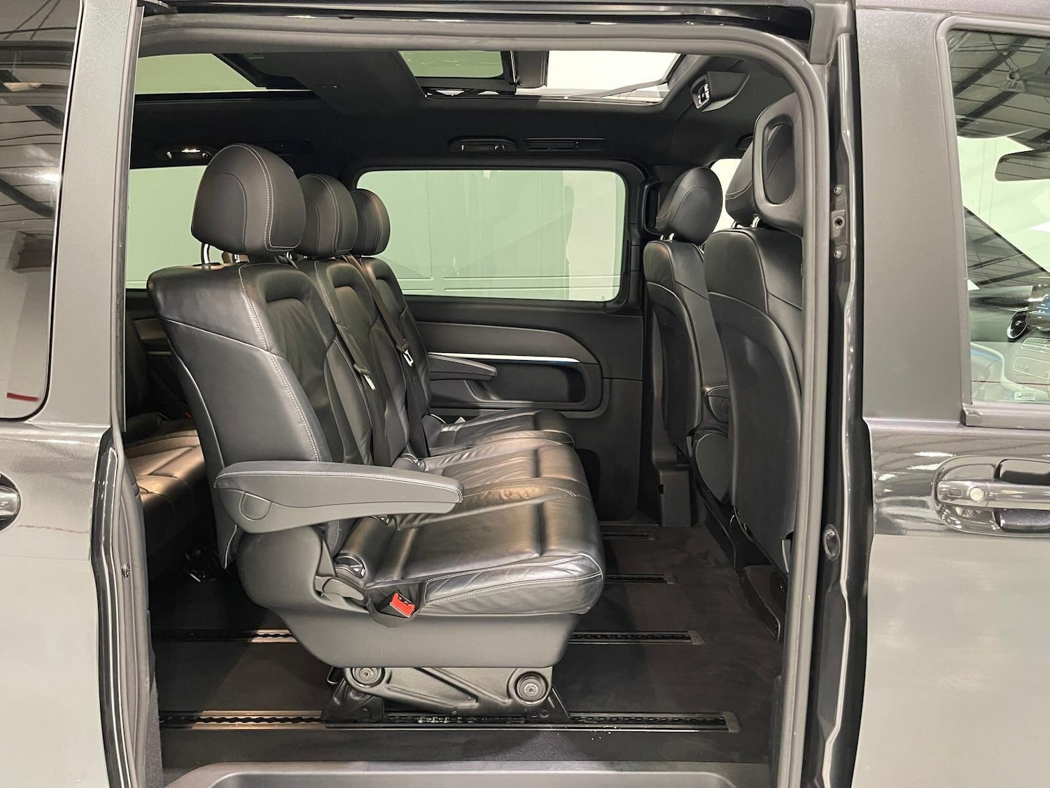 Used Mercedes-Benz V-Class 2022 for sale - 76399352: Photo 33