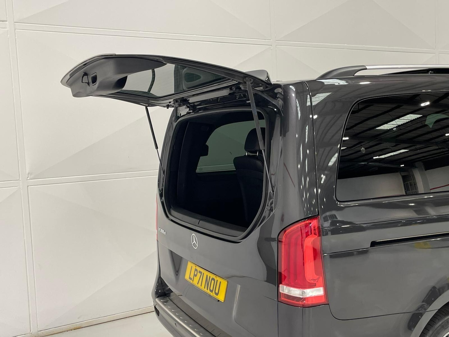 Used Mercedes-Benz V-Class 2022 for sale - 76399352: Photo 49