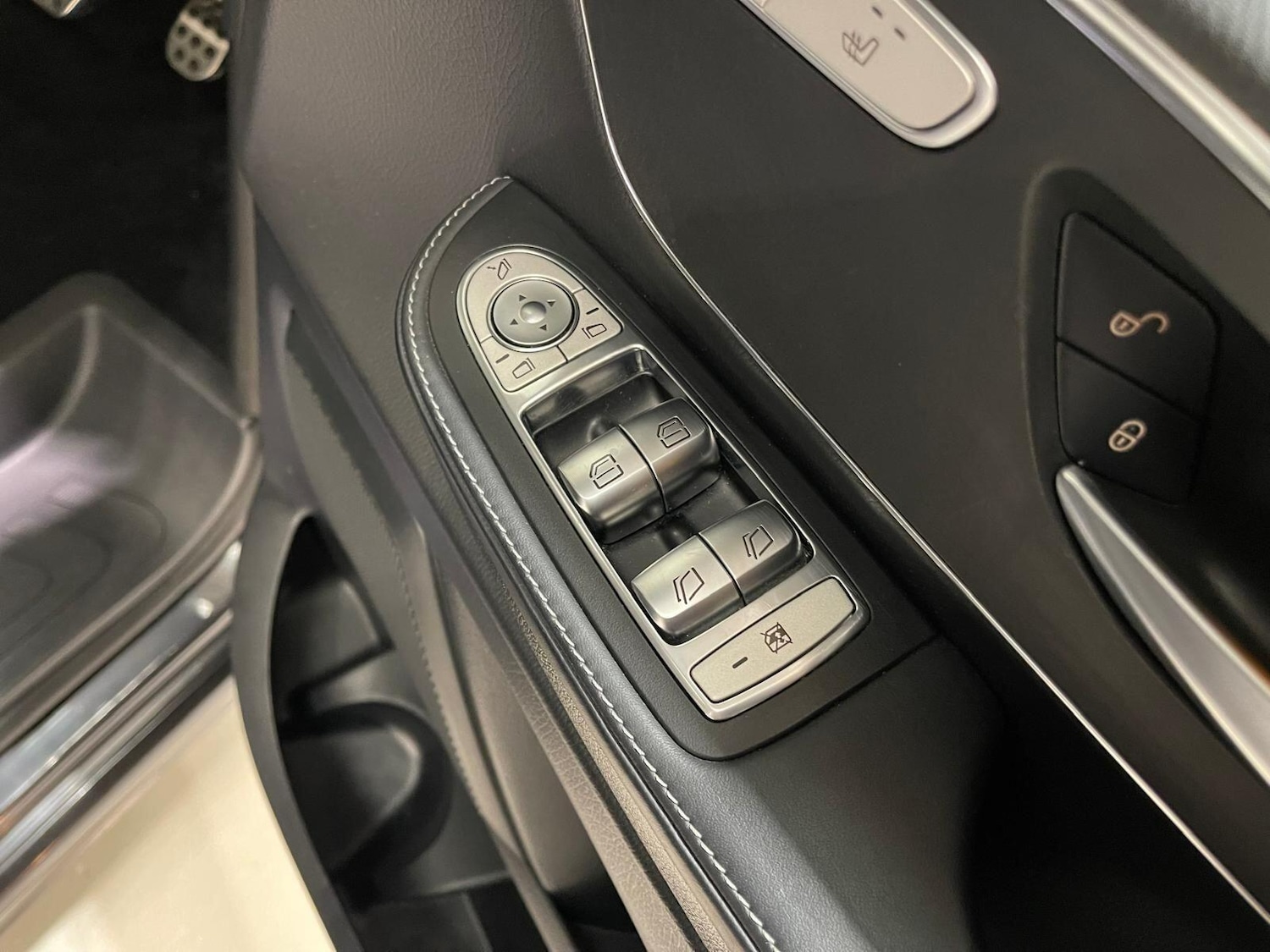 Used Mercedes-Benz V-Class 2022 for sale - 76399352: Photo 84