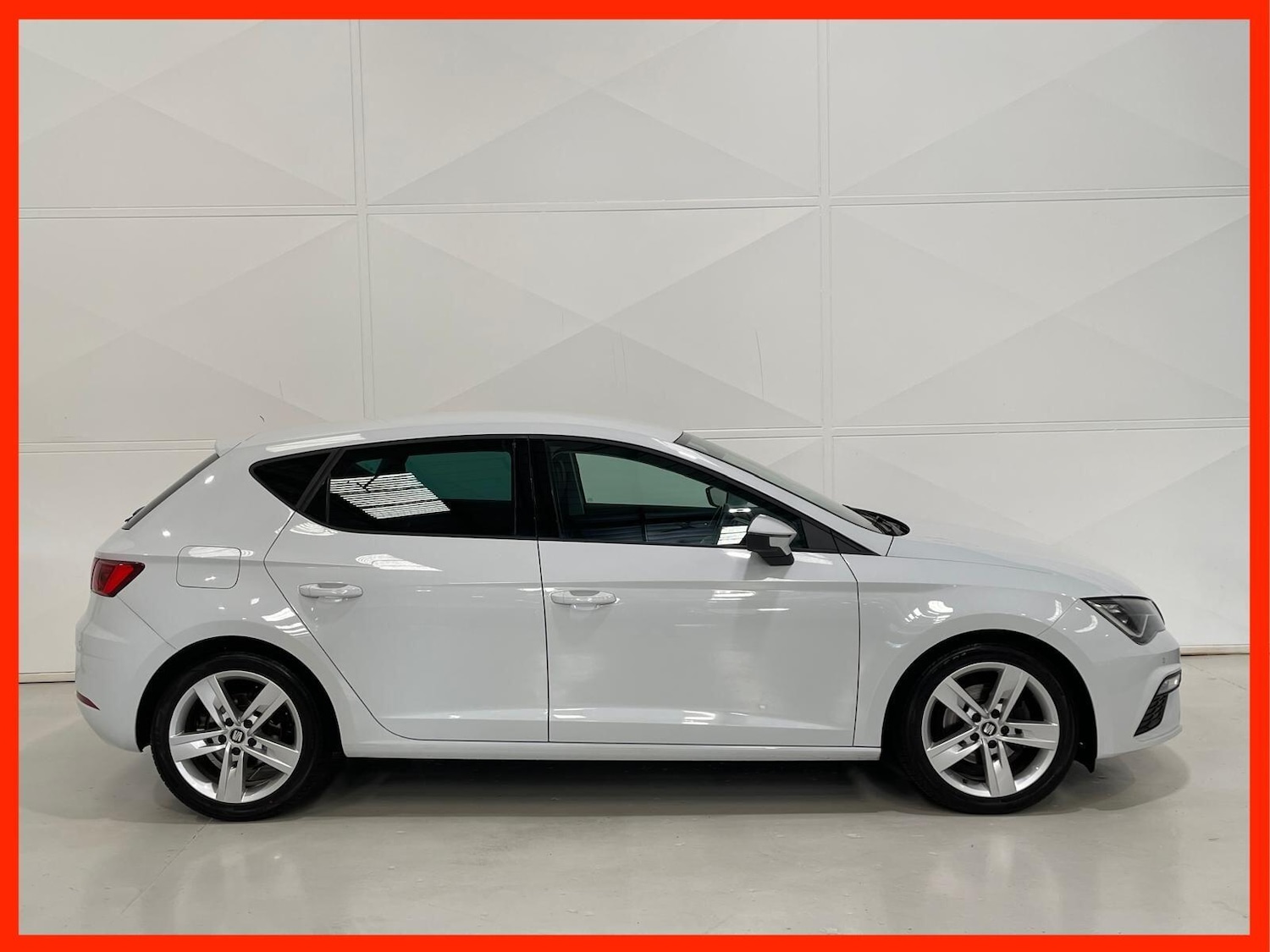 Used SEAT Leon 2019 for sale - 76398467: Photo 2