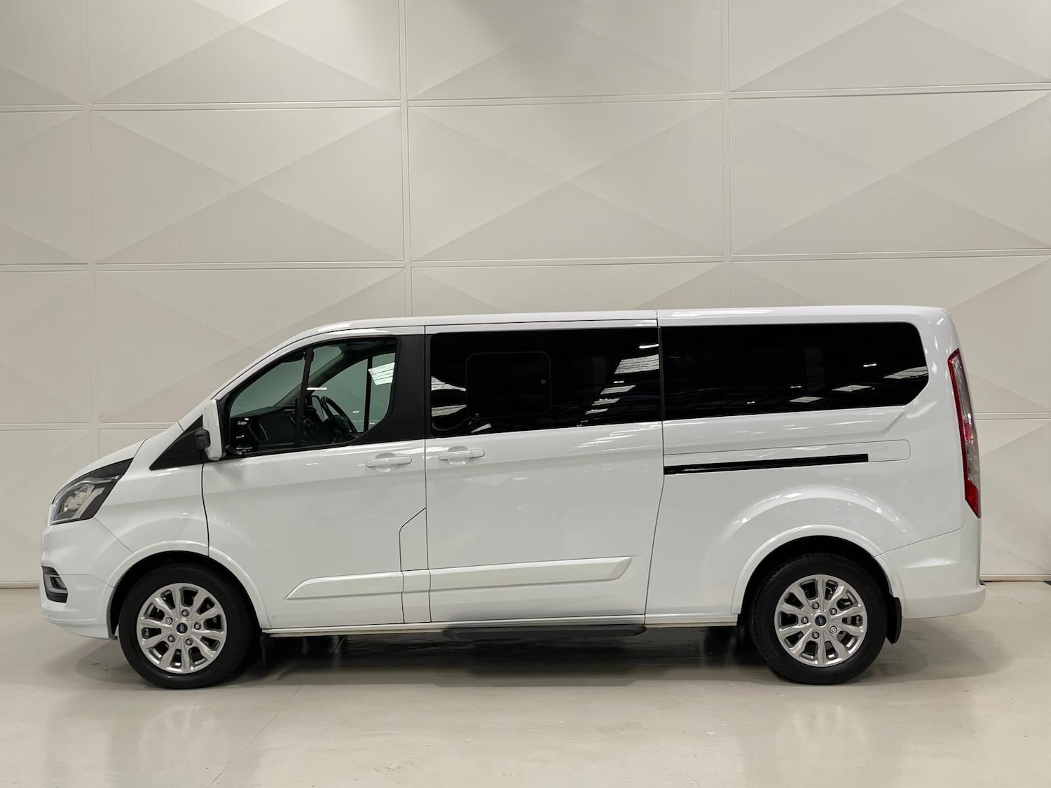 Used Ford Tourneo Custom 2018 for sale - 76398626: Photo 7