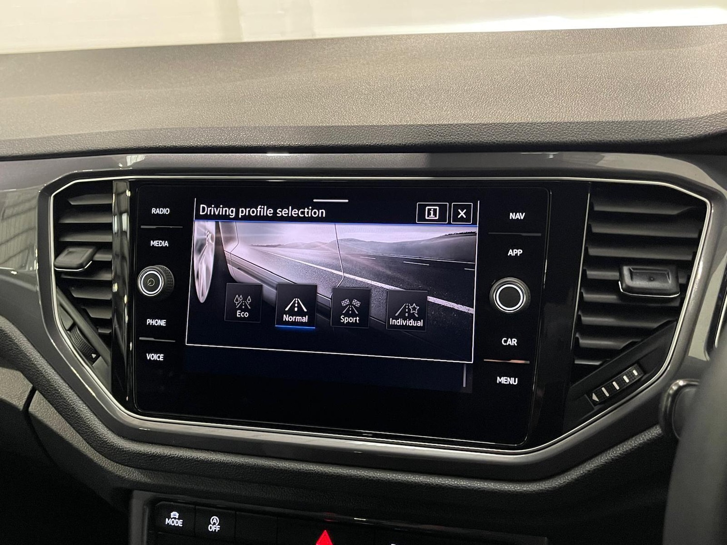 Used Volkswagen T-Roc 2021 for sale - 76397946: Photo 19