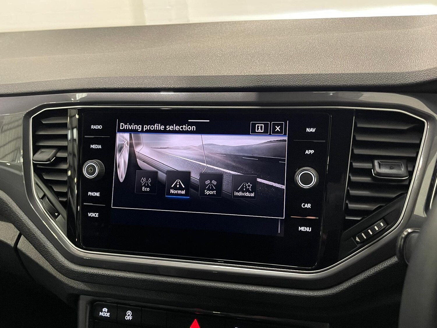 Used Volkswagen T-Roc 2021 for sale - 76397946: Photo 76