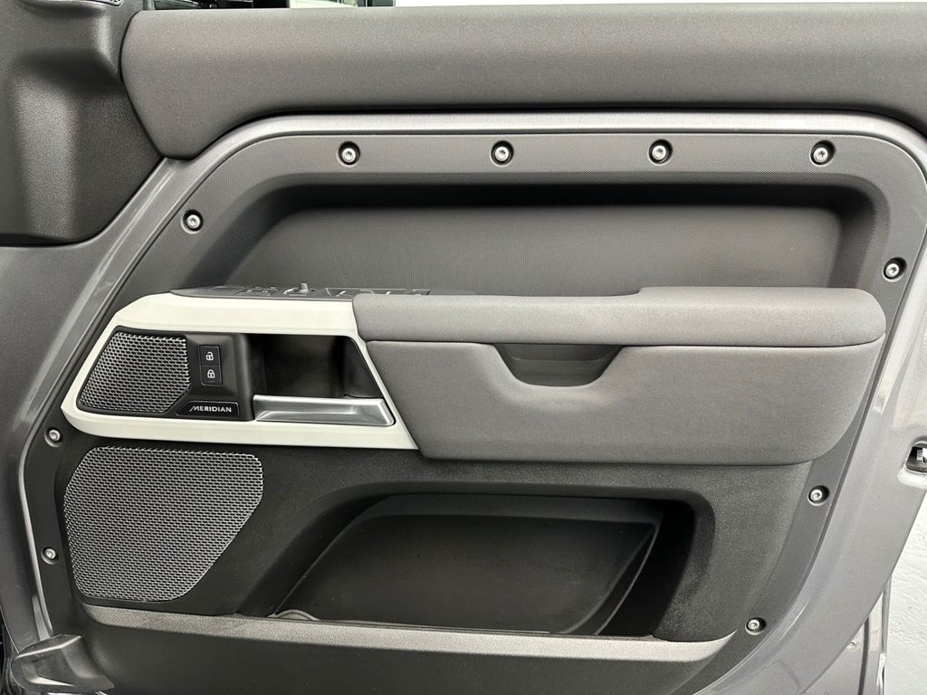 Used Land Rover Defender 2023 for sale - 77292808: Photo 22