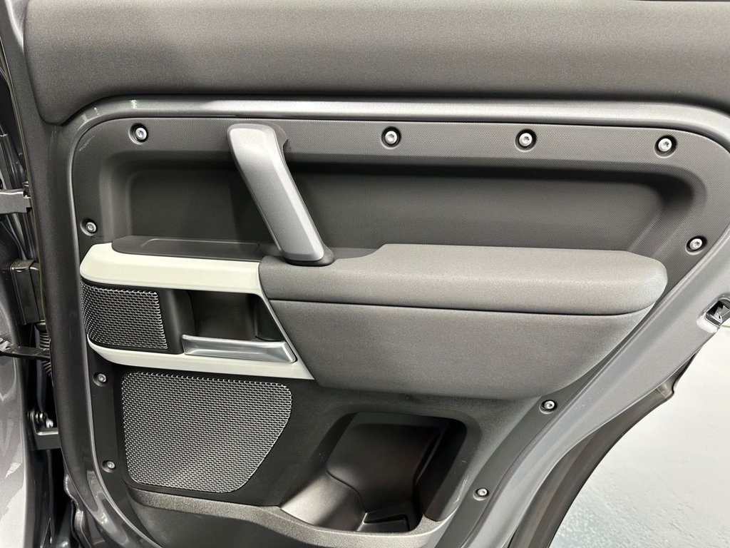 Used Land Rover Defender 2023 for sale - 77292808: Photo 25