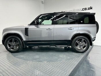 Used Land Rover Defender 2023 for sale - 77292808: Photo