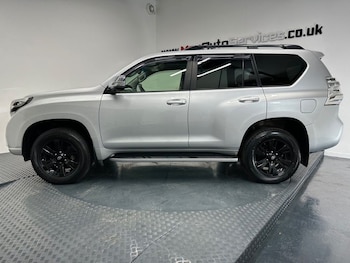 Used Toyota Land Cruiser 2017 for sale - 77680250: Photo