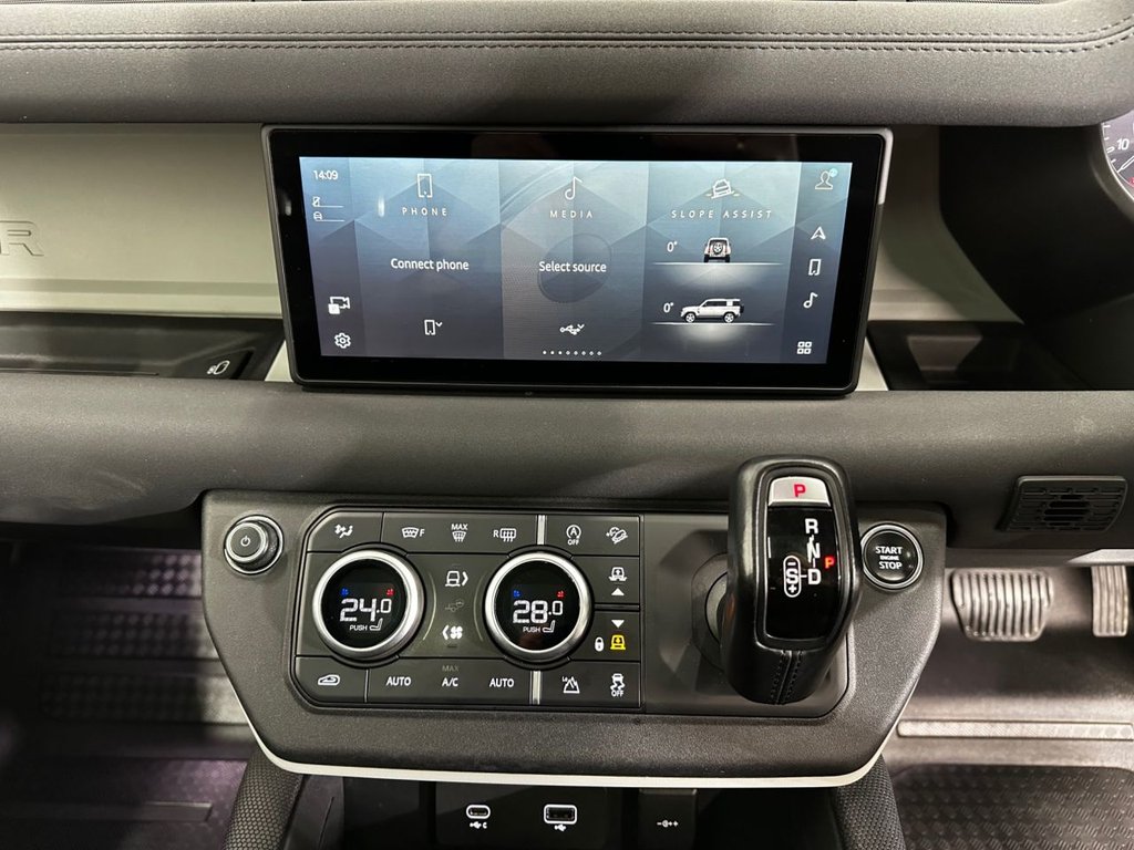 Used Land Rover Defender 2021 for sale - 77292827: Photo 18