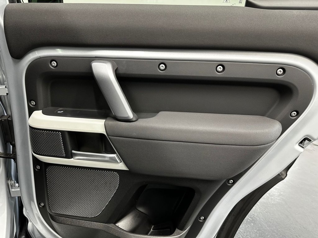 Used Land Rover Defender 2021 for sale - 77292827: Photo 27