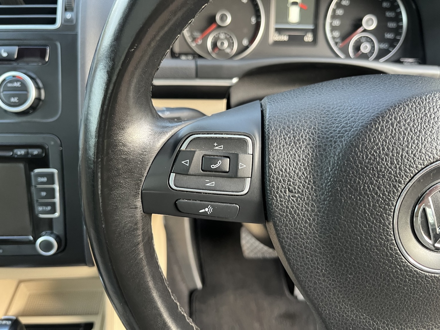 Used Volkswagen Touran 2013 for sale - 76666156: Photo 30