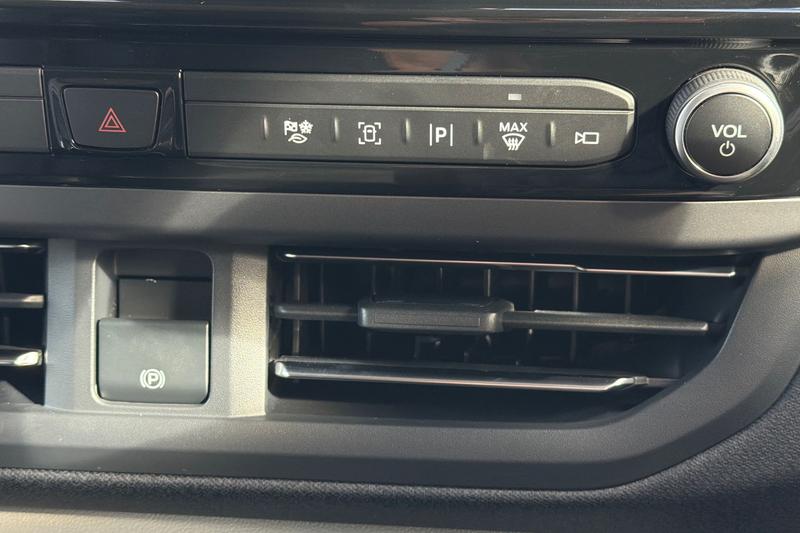 Used Ford Tourneo Custom 2025 for sale - 77088117: Photo 24