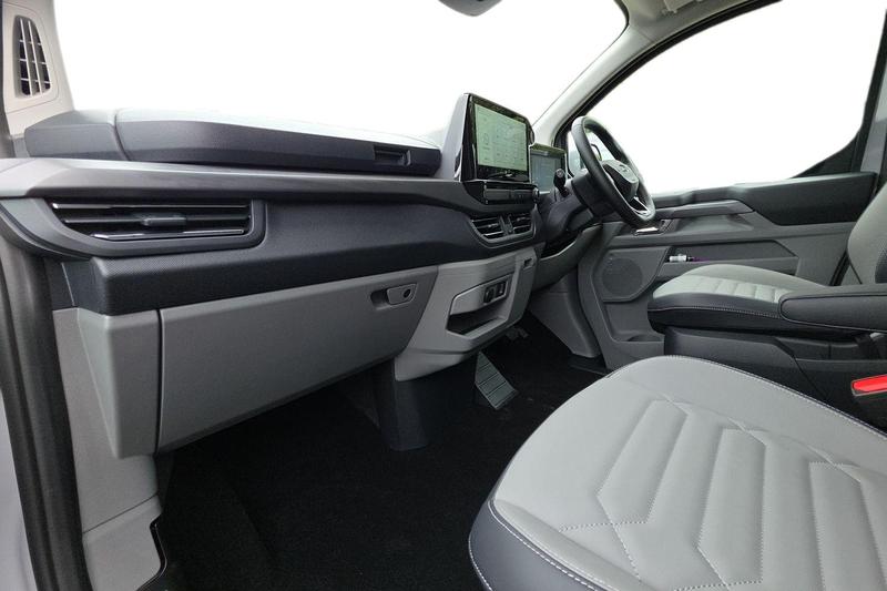 Used Ford Tourneo Custom 2025 for sale - 77848718: Photo 3