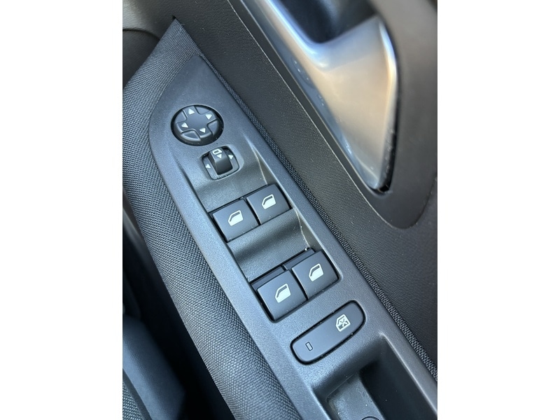 Used Peugeot 208 2022 for sale - 76128105: Photo 18