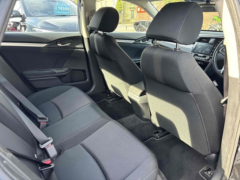 Used Honda Civic 2018 for sale - 76128103: Photo 11