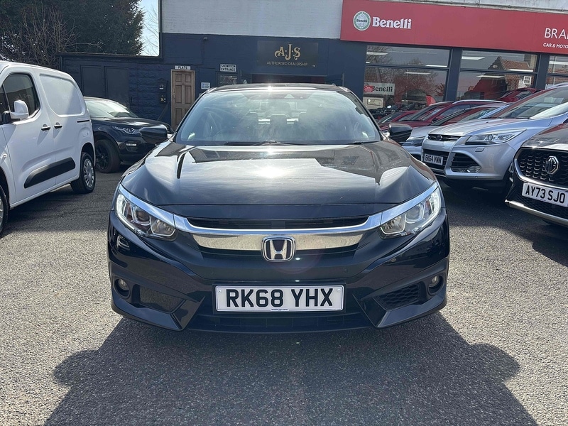 Used Honda Civic 2018 for sale - 76128103: Photo 2