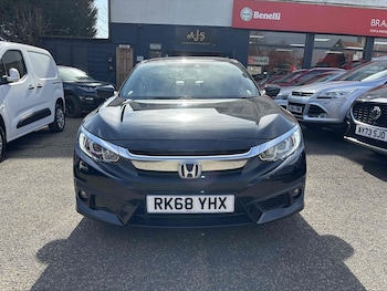 Used Honda Civic 2018 for sale - 76128103: Photo 2