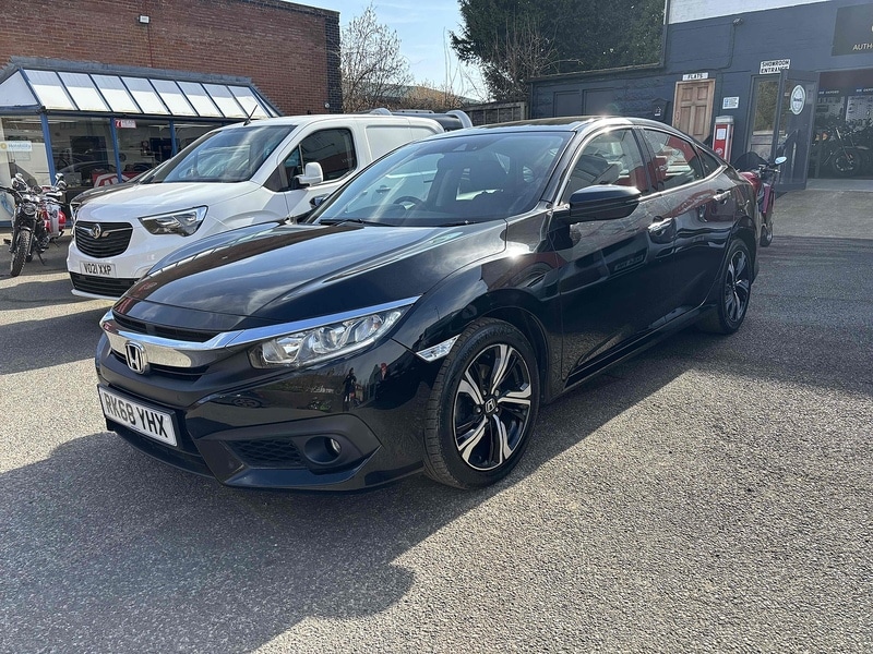 Used Honda Civic 2018 for sale - 76128103: Photo 3