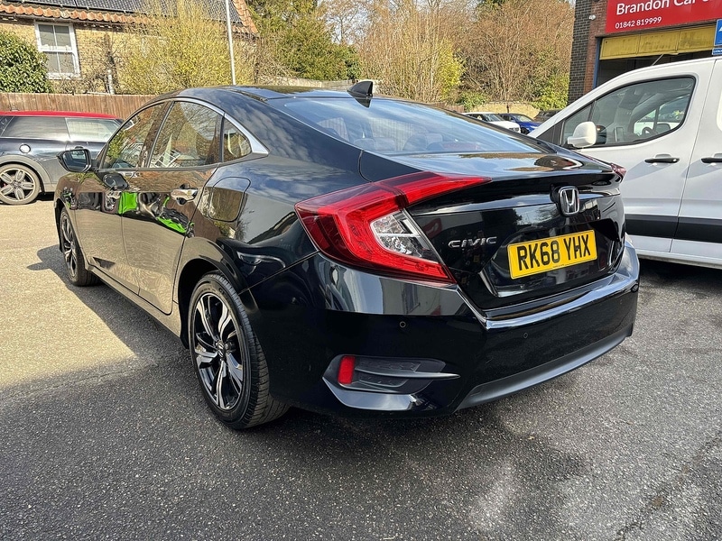 Used Honda Civic 2018 for sale - 76128103: Photo 4