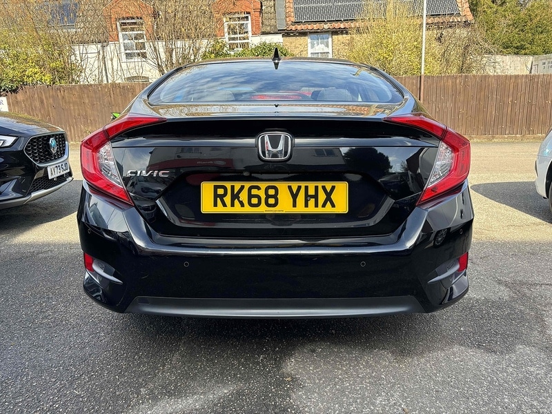 Used Honda Civic 2018 for sale - 76128103: Photo 5