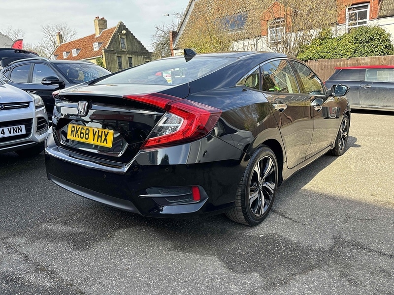 Used Honda Civic 2018 for sale - 76128103: Photo 6