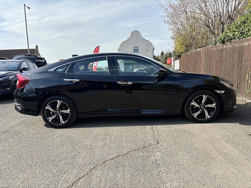 Used Honda Civic 2018 for sale - 76128103: Photo 7
