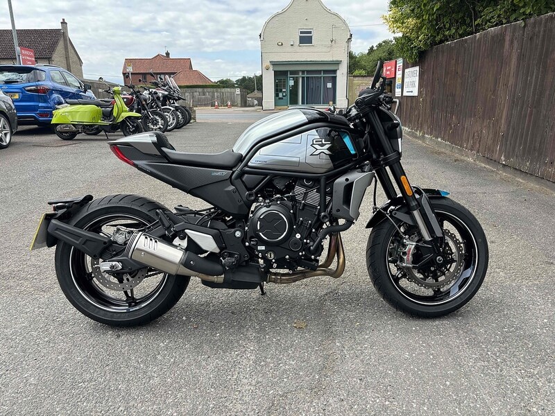 CFMOTO 700CL-X Sport