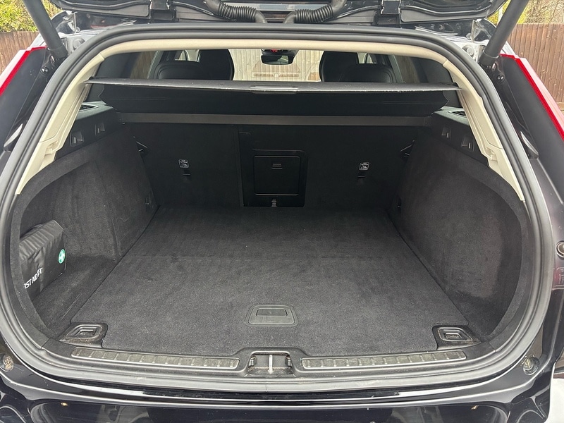 Used Volvo V60 2018 for sale - 76924060: Photo 12