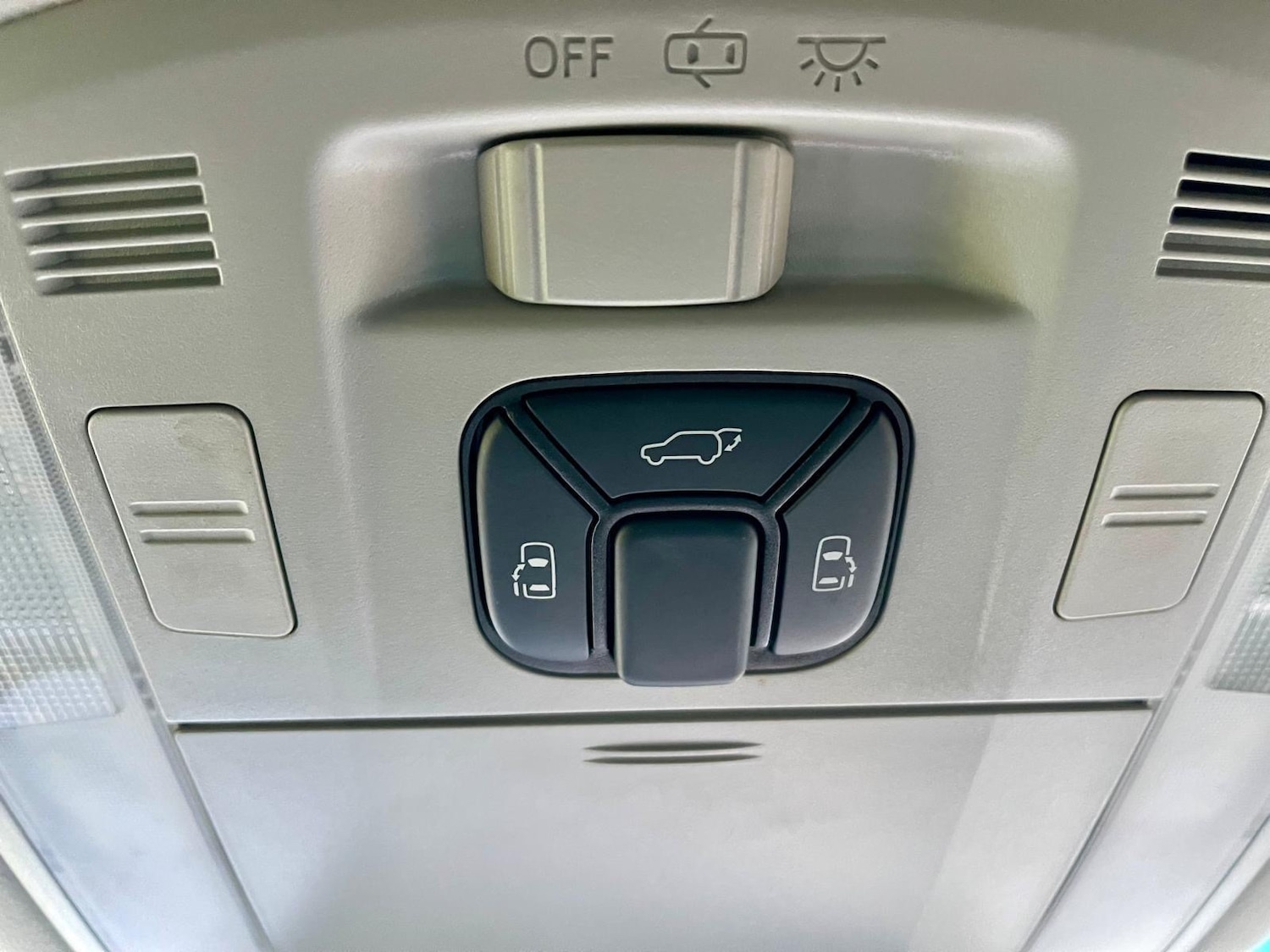 Used Toyota Vellfire 2013 for sale - 77052298: Photo 24