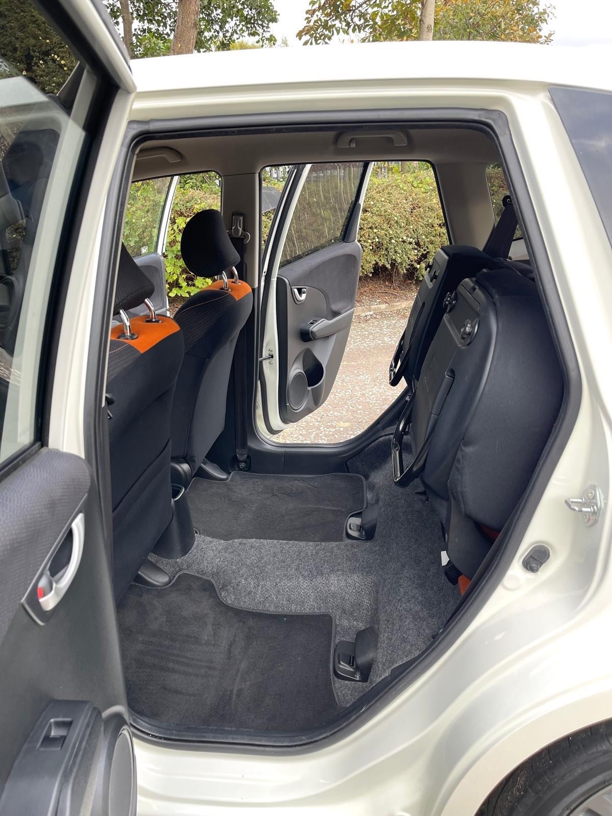 Used Honda Fit 2011 for sale - 76036819: Photo 10