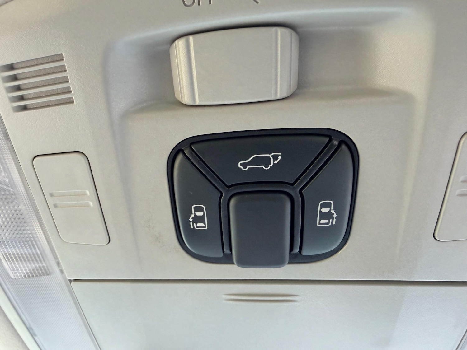 Used Toyota Vellfire 2014 for sale - 76036819: Photo 29