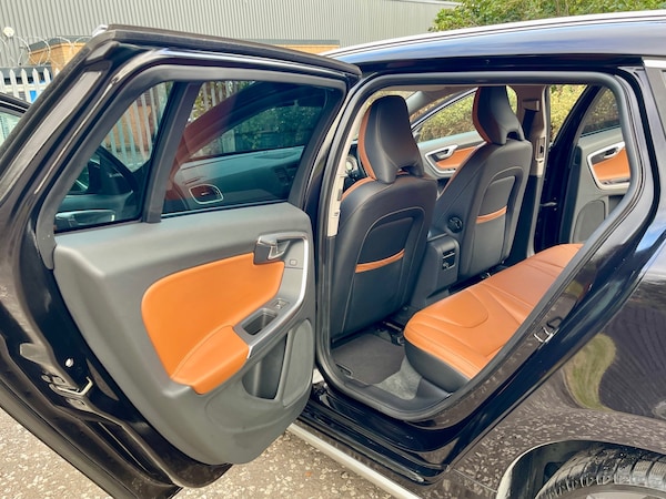 Used Volvo V60 2013 for sale - 72767563: Photo 14