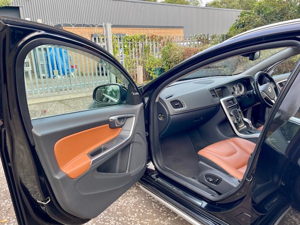 Used Volvo V60 2013 for sale - 72767563: Photo 15