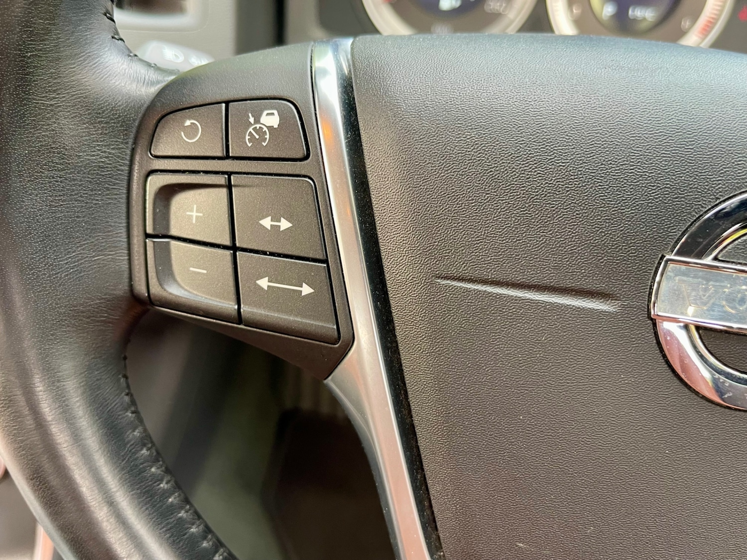 Used Volvo V60 2013 for sale - 72767563: Photo 25