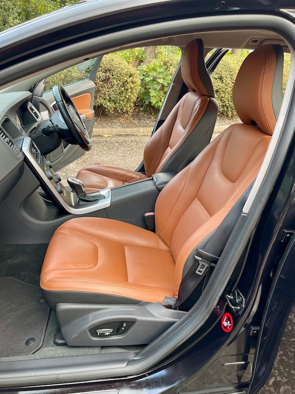 Used Volvo V60 2013 for sale - 72767563: Photo 8